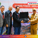 Kado Dies Natalis ITNY: Bupati Pegunungan Bintang Spei Yan Bidana Alumi TG 96 Sumbangkan Drone Canggih