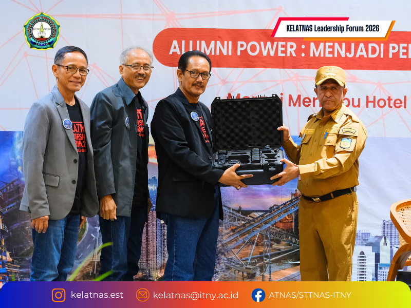 Kado Dies Natalis ITNY: Bupati Pegunungan Bintang Spei Yan Bidana Alumi TG 96 Sumbangkan Drone Canggih